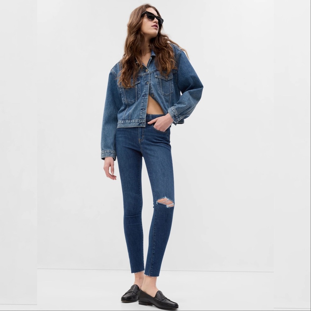GAP UNIVERSAL JEGGING MID RISE SIZE 27